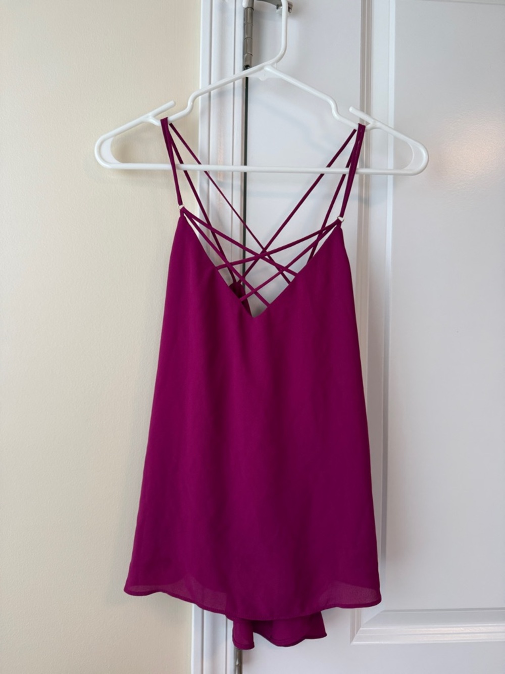 Express Strappy V-Neck Women's Tank Top - Magenta